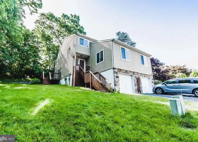 Property at 319 Lynley Ln, Newark, DE, 19711, 3 beds, 3 baths, [object Object]