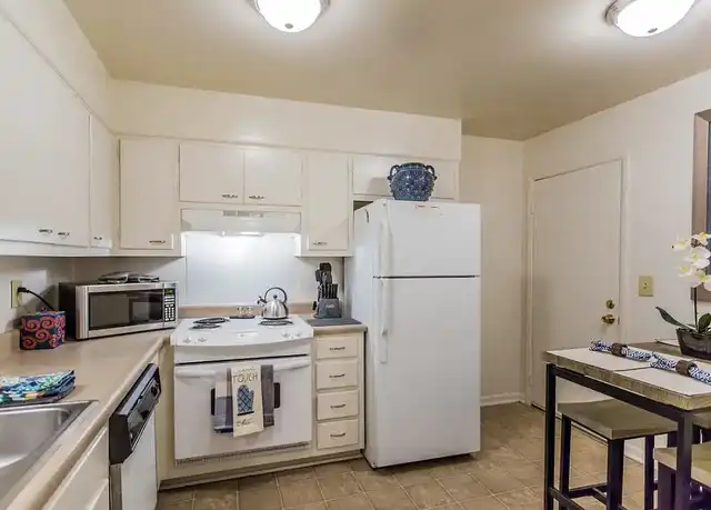 Property at Waterford Square Apartment Homes - 201 Queensbury Dr SW, Huntsville, AL, 35802, 3 beds, 2-2.5 baths, [object Object]