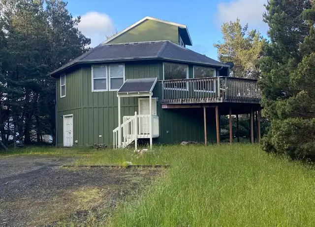 Property at 305 6th St NW, Long Beach, WA, 98631, 3 beds, 2 baths, [object Object]
