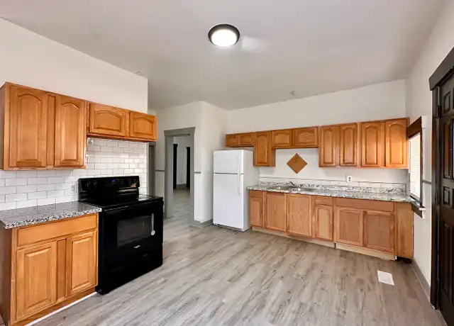 Property at 2907 E Jackson Ave Unit A, Spokane, WA, 99207, 3 beds, 1 bath, [object Object]
