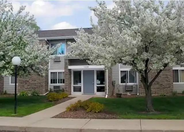 Property at Prairie View Apartment Homes - 1002 Monroe St, Fort Atkinson, WI, 53538, 1-2 bed, 1 bath, [object Object]