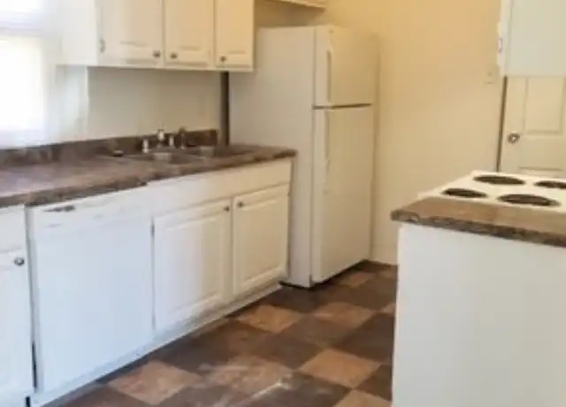 Property at 17 Sutton Ct, Bettendorf, IA, 52722, 2 beds, 1 bath, [object Object]