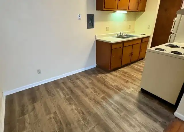 Property at 829 N Court St Unit 829-10, Rockford, IL, 61103, 1 bed, 1 bath, [object Object]