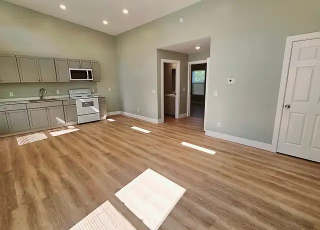 Property at 301 W 4th St, Mansfield, OH, 44903, 2 beds, 1 bath, [object Object]