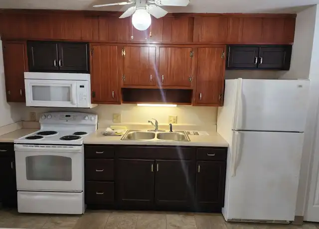 Property at 4510 W Washington St, South Bend, IN, 46619, 1 bed, 1 bath, [object Object]