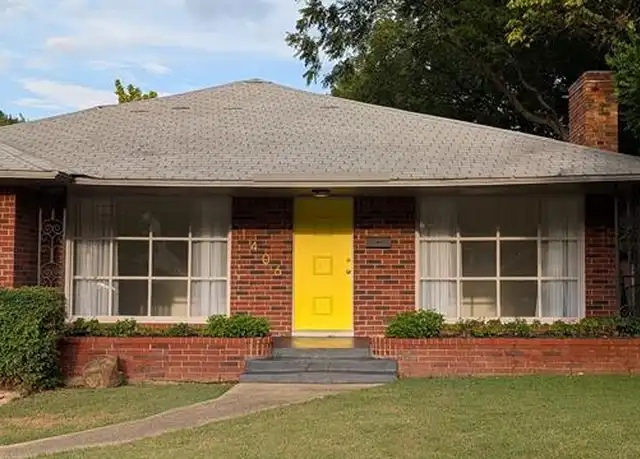 Property at 1406 Eastus Dr, Dallas, TX, 75208, 3 beds, 2 baths, [object Object]