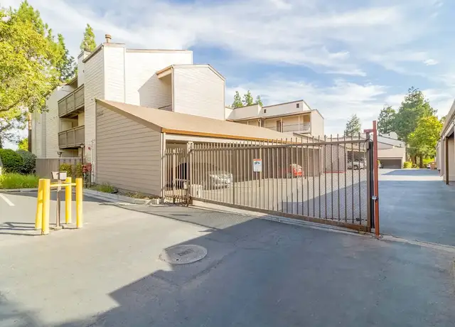 Photo of 3883 Vista Oaks Dr, Martinez, CA 94553