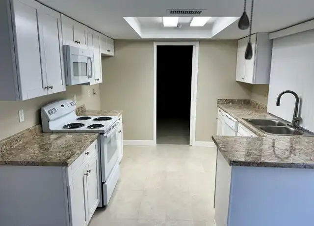 Property at 4009 W Navajo Dr, Phoenix, AZ, 85051, 3 beds, 2 baths, [object Object]