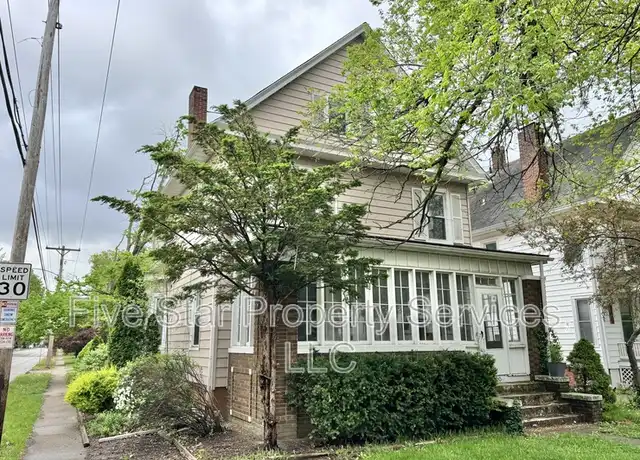Property at 800 S Park Ave, Springfield, IL, 62704, 4 beds, 3.5 baths, [object Object]