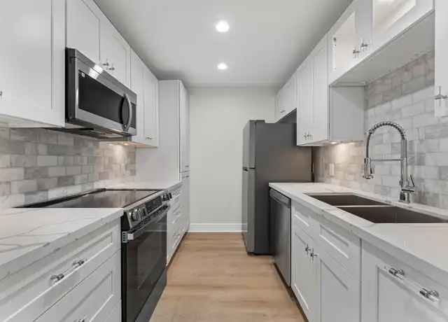 Property at 2829 Timmons Ln #195, Houston, TX, 77027, 1 bed, 1.5 baths, [object Object]