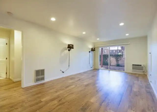 Property at 1000 W MacArthur Blvd #85, Santa Ana, CA, 92707, 1 bed, 1 bath, [object Object]