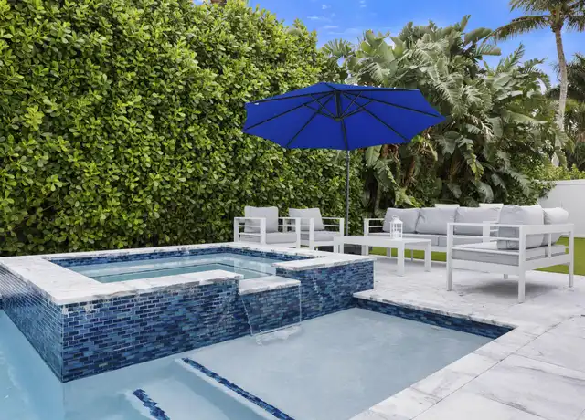 Property at 52 Pinehill Trl E, Jupiter, FL, 33469, 4 beds, 2 baths, [object Object]