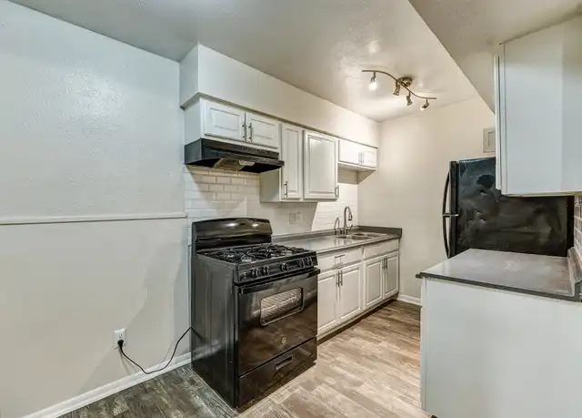 Property at 808 at South Center - 808 S Center St, Grand Prairie, TX, 75051, 1 bed, 1 bath, [object Object]