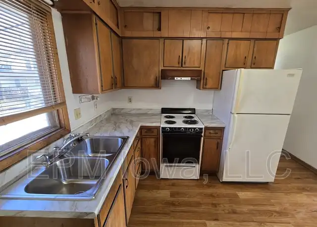 Property at 800 W Mullan Ave, Waterloo, IA, 50701, 2 beds, 1 bath, [object Object]
