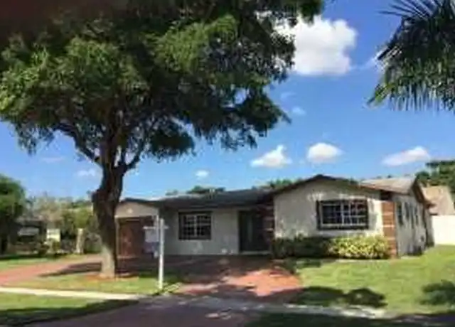 Property at 9531 NW 8th St, Pembroke Pines, FL, 33024, 3 beds, 2 baths, [object Object]