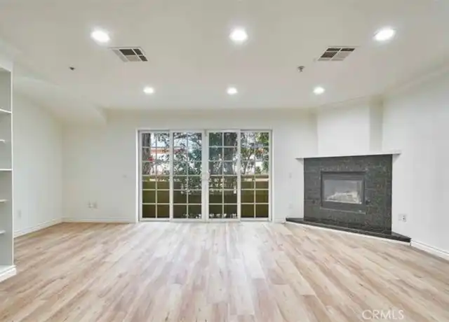 Property at 1133 S Hoover St Unit 102-102, Los Angeles, CA, 90006, 2 beds, 3 baths, [object Object]