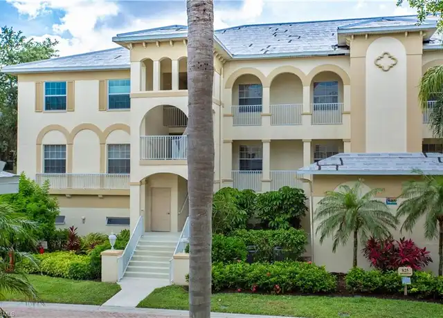 Property at 825 Bentwater Cir #101, Naples, FL, 34108, 3 beds, 2.5 baths, [object Object]