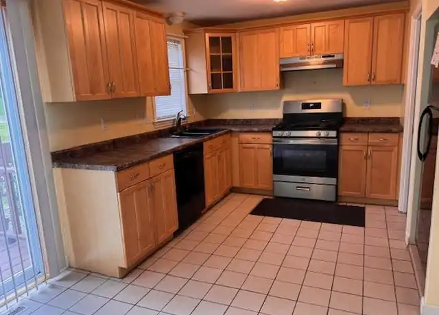 Property at 1431 Pawtucket Blvd, Lowell, MA, 01854, 2 beds, 1 bath, [object Object]