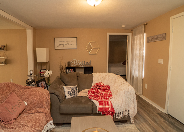 Photo of 231 S Gordon St, Wichita, KS 67213