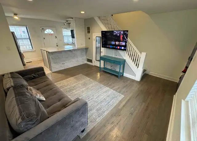 Property at 422 Eberly Ave, La Grange, IL, 60525, 2 beds, 1 bath, [object Object]