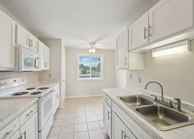 Property at Hampton Townhomes - 49 Hampton Cir, Warner Robins, GA, 31093, 2 beds, 2.5 baths, [object Object]