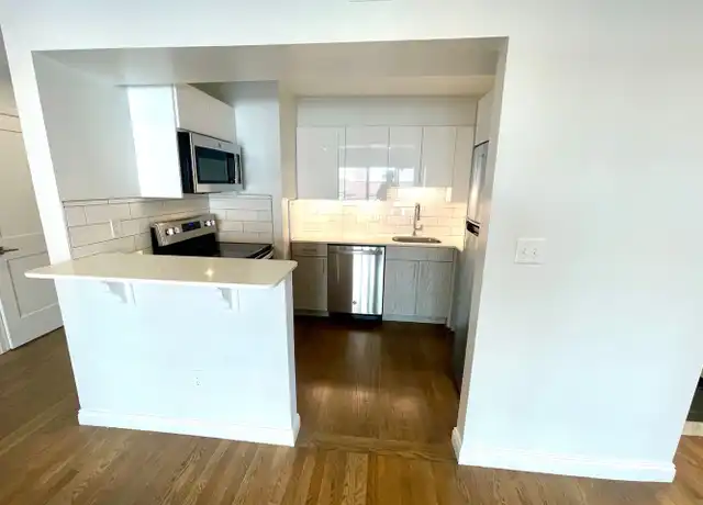 Property at 320 Hammond Pond Pkwy, Chestnut Hill, MA, 02467, 1 bed, 1.5 baths, [object Object]