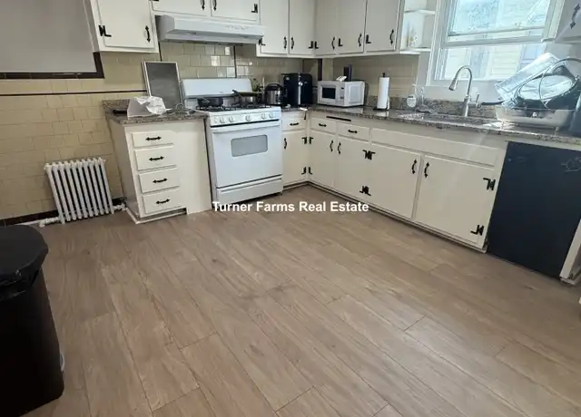 Property at 132 George St Unit 2, Medford, MA, 02155, 5 beds, 2 baths, [object Object]