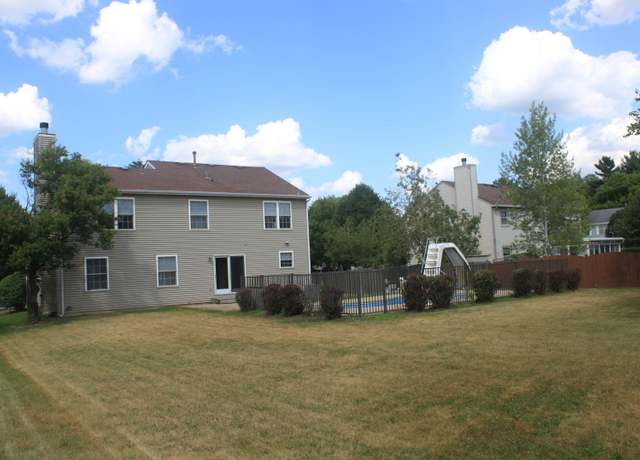 Photo of 324 Forest Dr, Crystal Lake, IL 60014