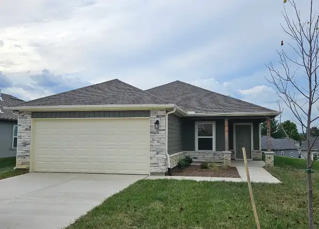 Property at 442 S Park Dr, Tonganoxie, KS, 66086, 3 beds, 2 baths, [object Object]