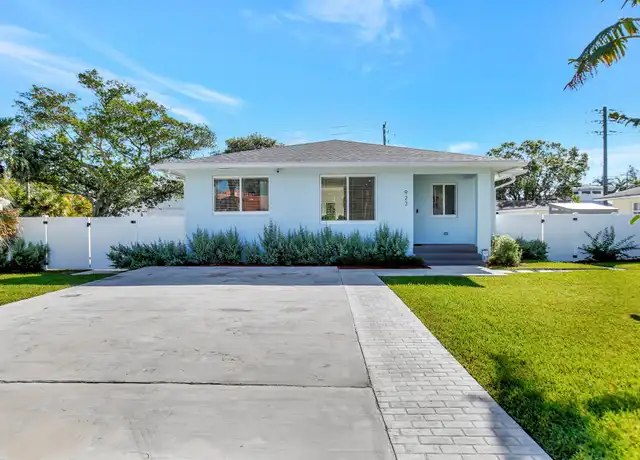 Property at 923 SE 4th Ave, Delray Beach, FL, 33483, 3 beds, 2 baths, [object Object]
