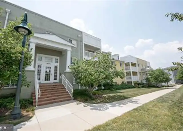 Property at 4071 S Four Mile Run Dr #204, Arlington, VA, 22204, 1 bed, 1 bath, [object Object]