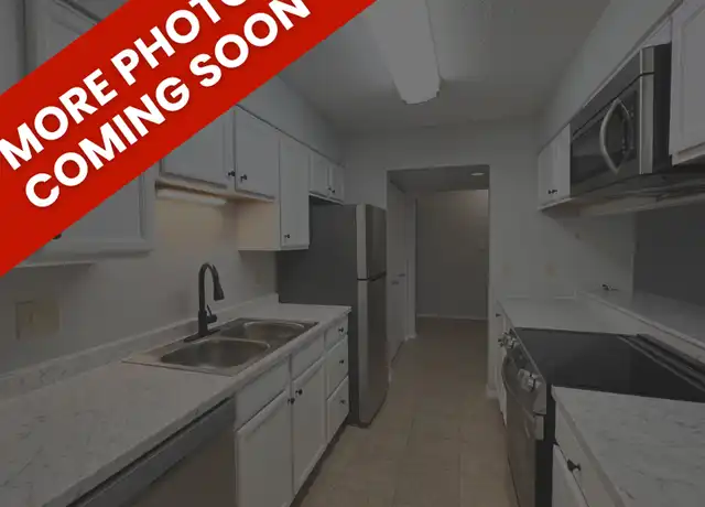 Property at 2700 W Willowlake Dr Unit 2708-102, Peoria, IL, 61614, 3 beds, 2 baths, [object Object]