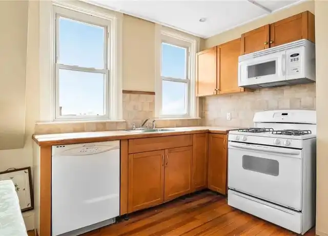 Property at 13 Lewis St Unit 3, Providence, RI, 02906, 2 beds, 1 bath, [object Object]