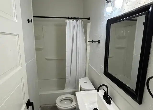 Property at 3573 N 19th St, Milwaukee, WI, 53206, 6 beds, 1 bath, [object Object]