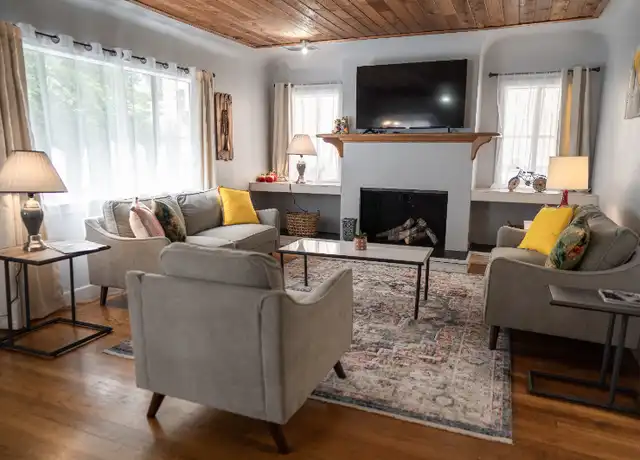 Property at 11247 Huston St Unit FRONT HOME, North Hollywood, CA, 91601, 3 beds, 2 baths, [object Object]