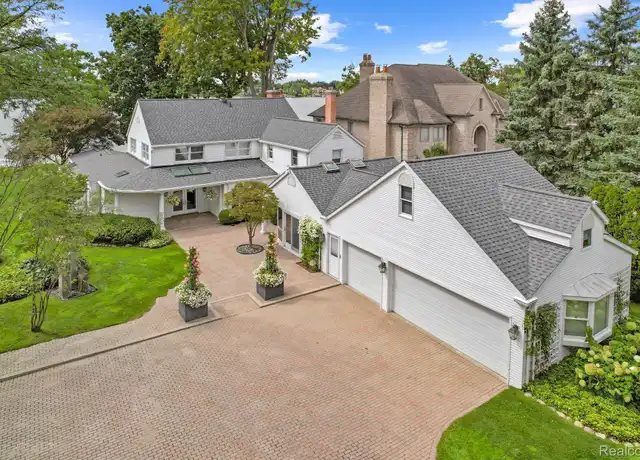 Property at 3141 Interlaken St, West Bloomfield, MI, 48323, 5 beds, 4.5 baths, [object Object]
