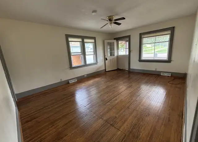 Property at 1008 W 3rd St, Sioux Falls, SD, 57104, 3 beds, 2 baths, [object Object]