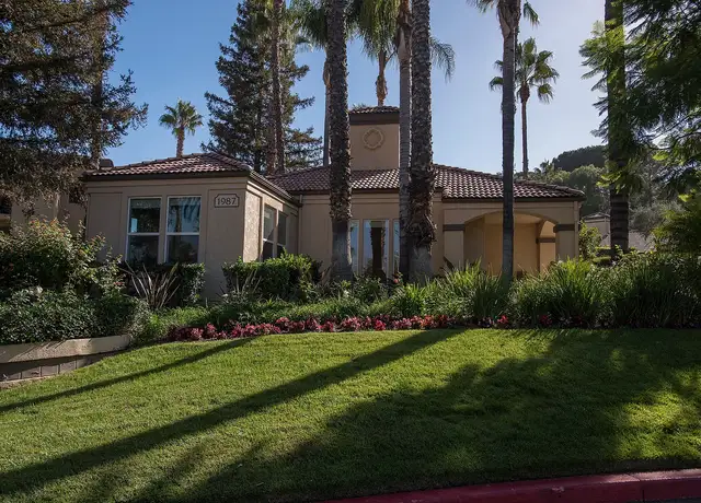 Photo of 1987 Ridgegate Ln, Simi Valley, CA 93065