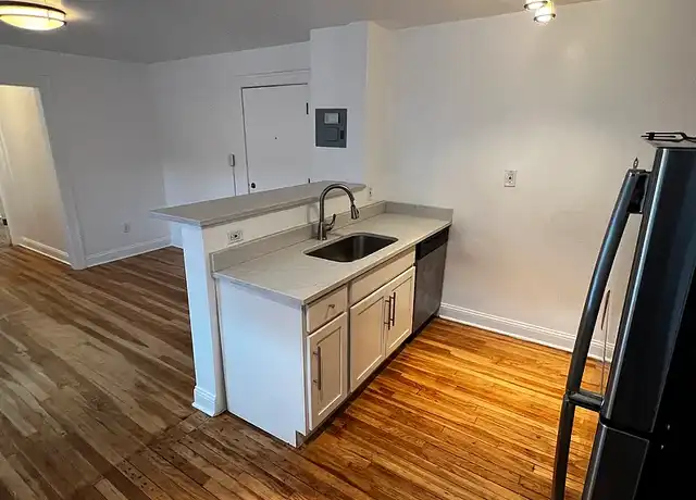 Property at 10600 Clifton Blvd, Cleveland, OH, 44102, 2 beds, 1 bath, [object Object]