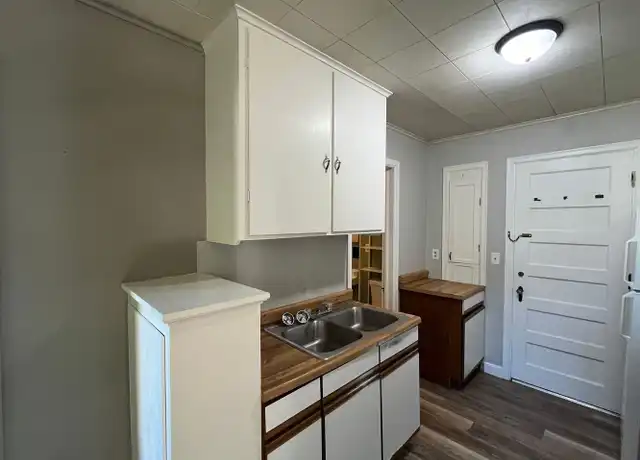 Property at 110 S State St Unit 3, Merrill, WI, 54452, 1 bed, 1 bath, [object Object]
