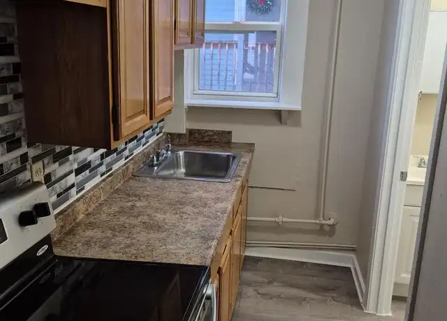 Property at 371 Manchester St Unit 3, Manchester, NH, 03103, 2 beds, 1 bath, [object Object]