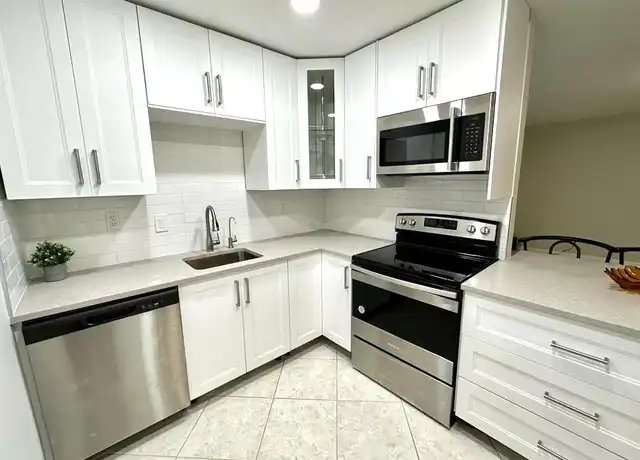 Property at 185 Burgundy D, Delray Beach, FL, 33484, 2 beds, 2 baths, [object Object]