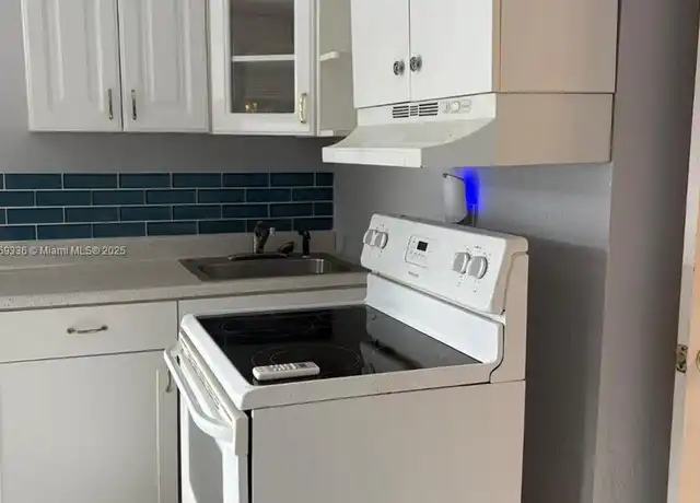 Property at 1101 NE 5th St, Hallandale Beach, FL, 33009, 1 bed, 1 bath, [object Object]