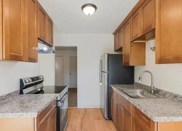 Property at 7911 SE King Rd Unit 4, Milwaukie, OR, 97222, 1 bed, 1 bath, [object Object]
