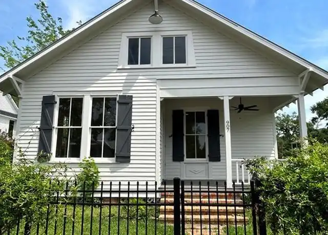 Property at 907 Pine St, Madisonville, LA, 70447, 3 beds, 2 baths, [object Object]