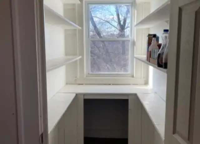 Property at 117 Enfield St, Hartford, CT, 06112, 3 beds, 1 bath, [object Object]