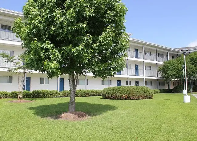 Photo of 1850 Harbor Dr, Slidell, LA 70458