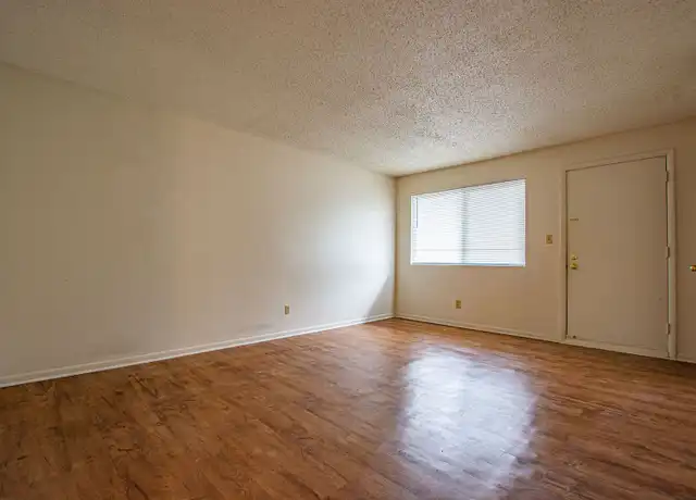 Property at 2332 N Cotner Blvd Unit 9, Lincoln, NE, 68507, 1 bed, 1 bath, [object Object]