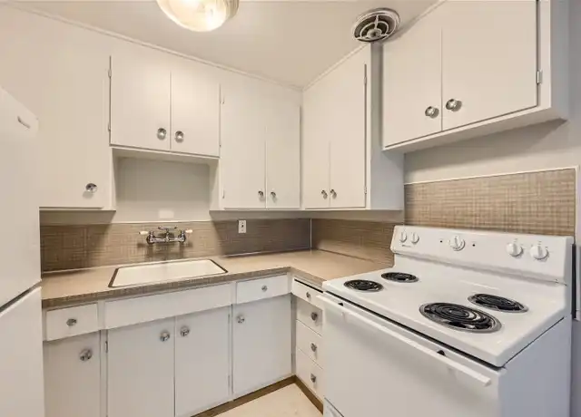 Property at 8257 Corliss Ave N Unit 2, Seattle, WA, 98103, 1 bed, 1 bath, [object Object]