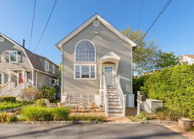 Property at 11 Greenwood Pl, Norwalk, CT, 06854, 3 beds, 2.5 baths, [object Object]